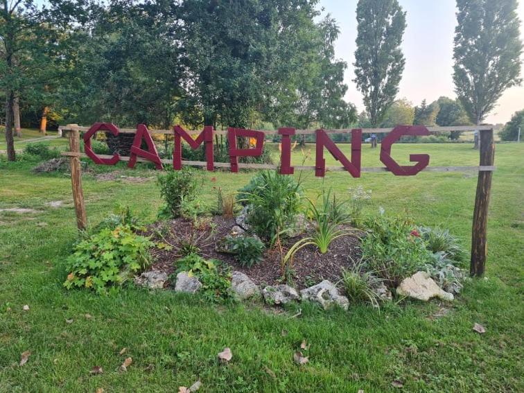 Camping De La Reuille Flere-la-Riviere Exterior photo
