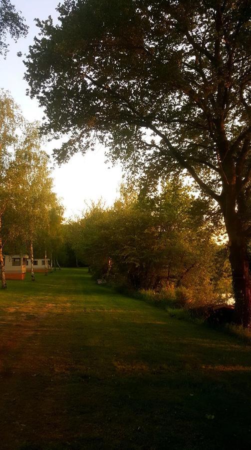 Camping De La Reuille Flere-la-Riviere Exterior photo